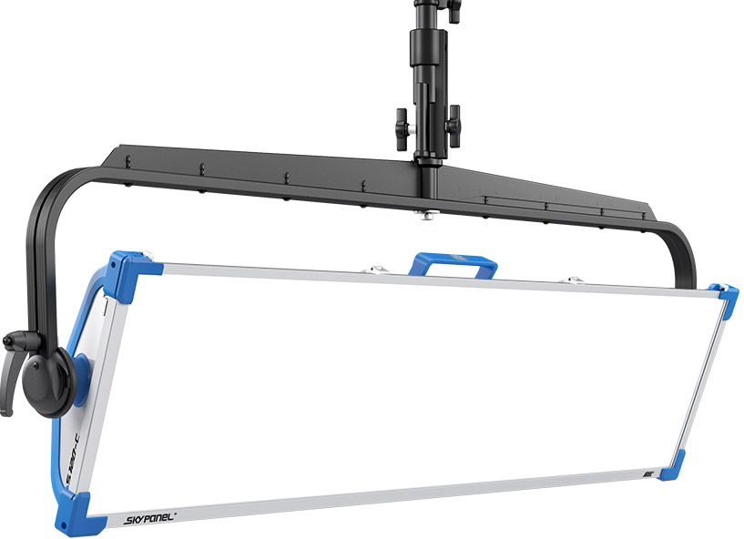 ARRI SkyPanel S120-C LED MAN blau-silber von ARRI