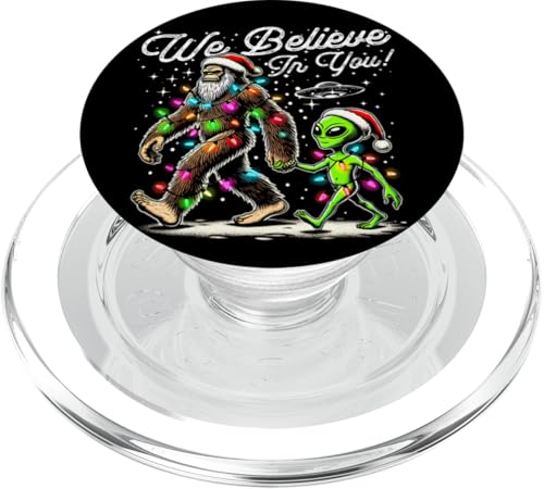 Alien und Bigfoot tragen eine Weihnachtsmütze und Weihnachtsbeleuchtung PopSockets PopGrip für MagSafe von Bigfoot UFO Alien Funny Sasquatch Christmas Stuff