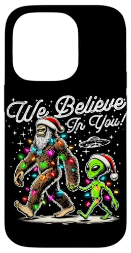 Hülle für iPhone 14 Pro Alien und Bigfoot tragen eine Weihnachtsmütze und Weihnachtsbeleuchtung von Bigfoot UFO Alien Funny Sasquatch Christmas Stuff