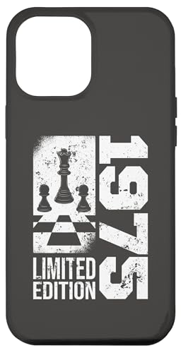 Hülle für iPhone 14 Plus Schach Jahrgang 1975 Geburtstag Schachfiguren Schachspieler von CLICK-HERE for more Chess-game Birthday Shirts