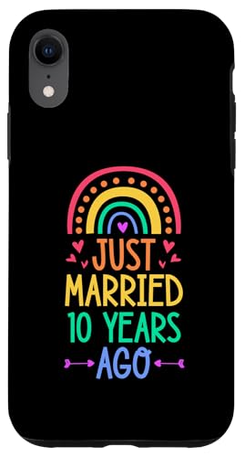 Hülle für iPhone XR Gerade verheiratet vor 10 Jahren Geburtstag eines schwulen Paares Rainbow von Cute Just Married Quotes Accessories for Couples