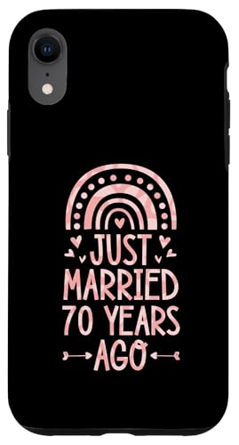 Hülle für iPhone XR Gerade vor 70 Jahren verheiratet, Jahrestag eines schwulen Paares, Rainbow von Cute Just Married Quotes Accessories for Couples