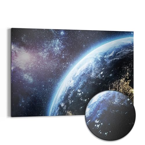 DEQORI Metall Magnettafel | 90x60 cm cm groß | Motiv "Blick aus dem All" | Whiteboard für alle Magnete | Magnetboard Wand-Tafel für Küche & Büro | Design Magnetwand Pinnwand magnetisch von DEQORI