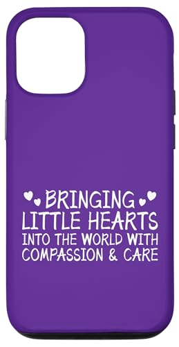 Mit Mitgefühl und Fürsorge kleine Herzen in die Welt bringen Hülle für iPhone 12/12 Pro von FRESAN Cute Caring Hearts NICU Nurse Newborn Baby