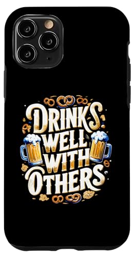 Hülle für iPhone 11 Pro Drinks Well With Others Lustiges Oktoberfest Zitat Spruch Witz von FUNNY OKTOBERFEST PRODUCTS