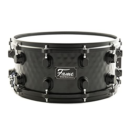 Fame FSS-65 Snare Drum, 14"x6.5", Hammered Black Steel, Professional Quality, Remo Skins, Die-Cast Hoops, 10 Tuning Screws, Includes Drum Sticks, Ideal for Beginners" von Fame