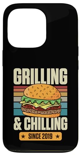 Grillen und Chillen seit 2019 Hamburger Thema Geburtstag Hülle für iPhone 13 Pro von Flippin Cheesy Retro Style Burger Lover Merch