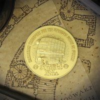 Harry Potter 24k Gold Plated Knight Bus Limited Edition Medallion - Zavvi Exclusive by DUST! von Harry Potter