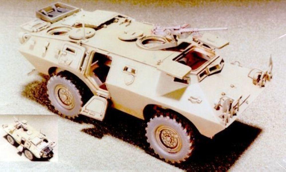 V150 Commando 4x4 Armored Cars W/Interio von Hobby Fan