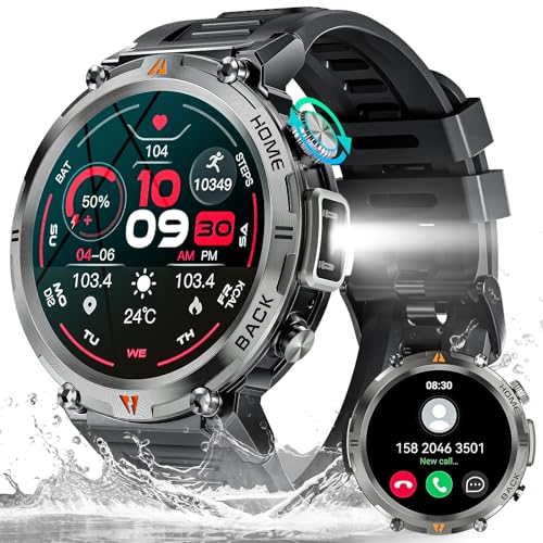 3ATM wasserdichte Militär Smartwatch für Herren mit LED Taschenlampe (Bluetooth Anhuf) Robuste Taktische Smart Watch mit 110 + Sportmodi Herzfrequenz 1,45’’ HD Fitnessuhr für Samsung, Xiaomi, Huawei von JELLOO