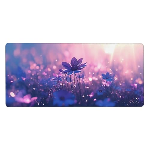 Lila Mauspad, Mousepad XXL 1500 x 800 x 3mm Groß Gaming Mauspad Blume Mouse Pad, rutschfeste Gummibasis,Vernähte Kanten WassXerdicht Großer Erweiterter Schreibtisch Schutz Für Zimmer Deko -974 von Jvyaeen