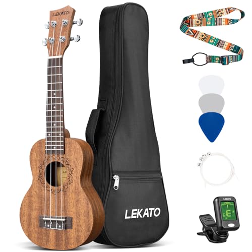 LEKATO Sopran Ukulele aus Sapeli 21 Zoll Ukulele Starter Set mit Gigbag/Stimmgerät/Gurt/Picks/Saiten, Hawaii 4-saitiges Gitarre Ukulele-Set für Anfänger, Ecthes Holz Exquisite Schnitzerei von LEKATO