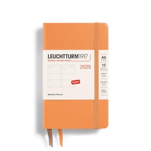 LEUCHTTURM1917 370779 Wochenkalender 2025, Pocket A6 Hardcover - 12-Monats-Planer, liniert - Apricot, Englisch von LEUCHTTURM1917