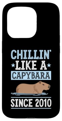 Hülle für iPhone 15 Pro Chillin Like A Capybara Seit 2010 Capybara-Geburtstagsjahr von Laidback Capybara Merch With a Wholesome Aesthetic