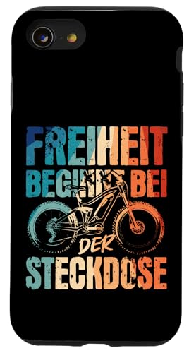 Freiheit Beginnt Bei Der Steckdose Akku Fahrrad Elektrorad Hülle für iPhone SE (2020) / 7 / 8 von Lustige E-Bike Sprüche Radsport Fahrrad Design