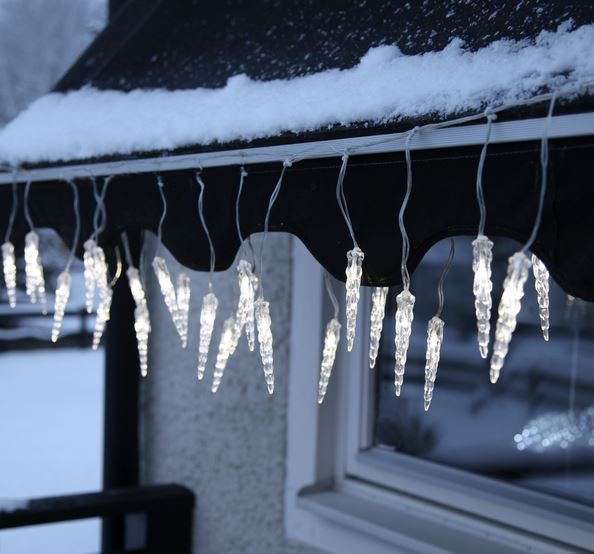 LED Lichterkette Eiszapfen - 40 kaltweiße Eiszpafen - L: 3,9m - tra... von MARELIDA