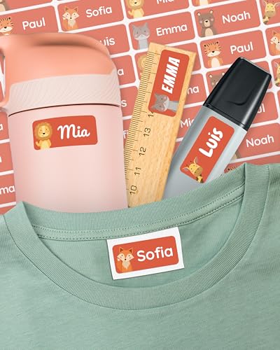 melu kids® Namensaufkleber für Kinder - Kleidung & Gegenstände (150 Stück) Kita/Schule - Namensschilder waschmaschinenfest und personalisiert (rot) von MELU Kids