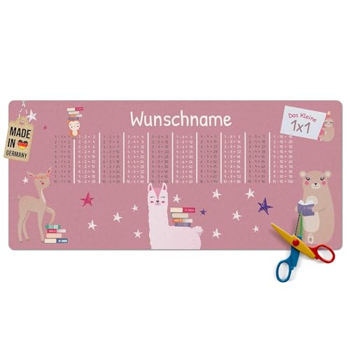 Pr Print Royal Schreibtischunterlage selbst gestalten mit Name - mit kleinem Einmaleins - Alpaka - Waschbar, Personalisierte Geschenke zur Einschulung | 90x40 cm, Rutschfest von PR Print Royal