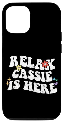 Hülle für iPhone 12/12 Pro Retro Groovy Relax CASSIE Is Here Lustiger Muttertagsname von Personalized First Name outfit For Women