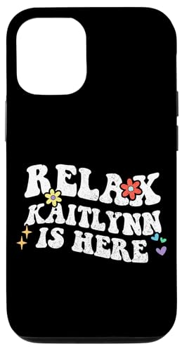 Hülle für iPhone 14 Retro Groovy Relax KAITLYNN Is Here Lustiger Muttertagsname von Personalized First Name outfit For Women