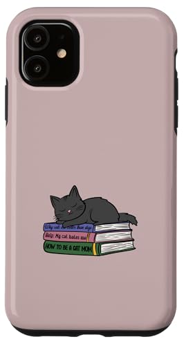 Hülle für iPhone 11 Lustiges Kätzchen schläft auf Büchern für Katzenmutter und Buchliebhaber von Reading Lover and Cat Mom Designs