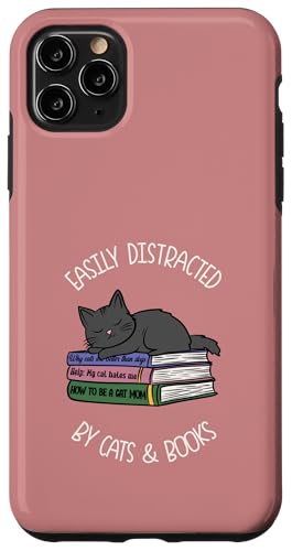 Hülle für iPhone 11 Pro Max Leicht abgelenkt von Katzen und Büchern – lustiger Bücherwurm Katze Mama von Reading Lover and Cat Mom Designs