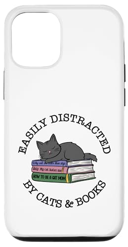 Hülle für iPhone 12/12 Pro Leicht abgelenkt von Katzen und Büchern – lustige Buchliebhaber-Katze von Reading Lover and Cat Mom Designs