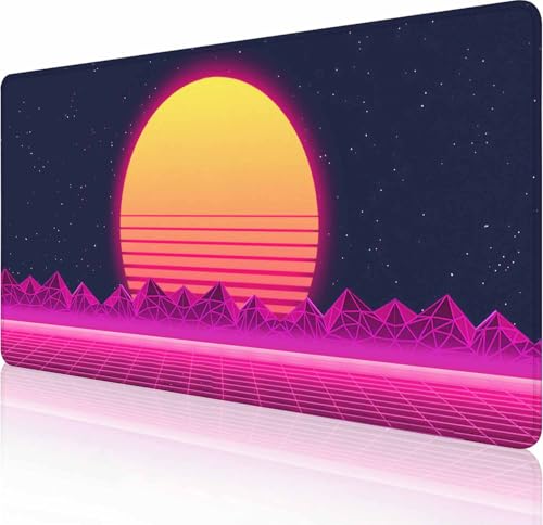 Großes Gaming-Mauspad mit genähten Kanten, Retro-Lila, coole Vaporwave-Schreibtischmatte, erweiterte XL-Tastaturunterlage, rutschfeste Gummiunterseite, Schreibtischunterlage für Tastatur und Maus, 90 Großes Gaming-Mauspad mit genähten Kanten, Retro-Lila, coole Vaporwave-Schreibtischmatte, erweiterte XL-Tastaturunterlage, rutschfeste Gummiunterseite, Schreibtischunterlage für Tastatur und Maus, 90 von Solekla