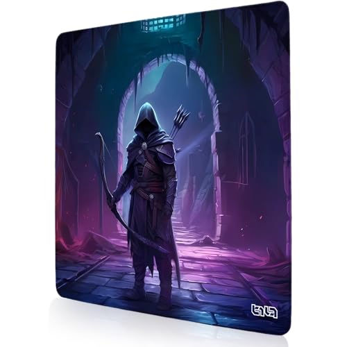 Tilt Schreibtischunterlage 30x30 cm Gaming Mauspad | Rutschfester Mousepad Groß für Schreibtisch und PC Gadgets | Wasserdichter Desk Mat (Brave Shooter) von Tilt