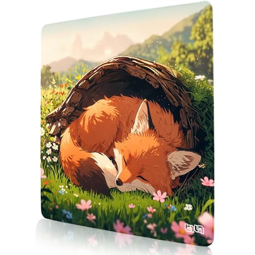 Tilt Schreibtischunterlage 30x30 cm Gaming Mauspad | Rutschfester Mousepad Groß für Schreibtisch und PC Gadgets | Wasserdichter Desk Mat (Fox in the Burrow) von Tilt