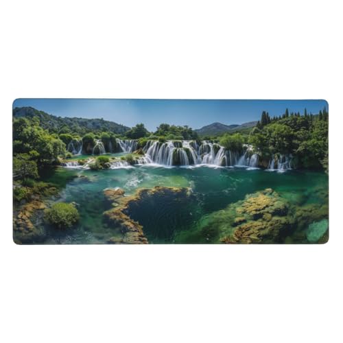 Mauspad Groß Grün, Fallen Mousepad XXL 900x400x3 mm, Gaming Mauspad mit rutschfeste Gummibasis und Wasser Resistent Weiche Oberfläche, Schreibtischunterlage Vernähte Kanten für Büro und Home Dekor von Wuleogxi